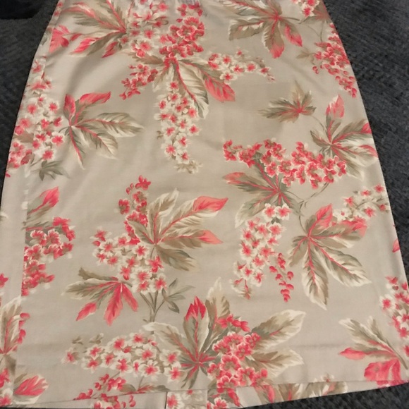 Beautiful Floral Design Pencil Skirt (6) - Picture 2 of 6